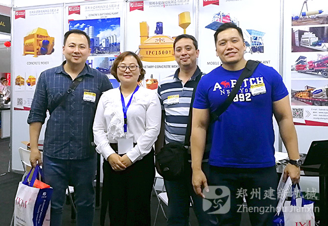 建新機(jī)械多年的菲律賓老客戶，購買了很多混凝土攪拌設(shè)備